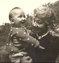 Falk Horn mit Großmutter Irmgard